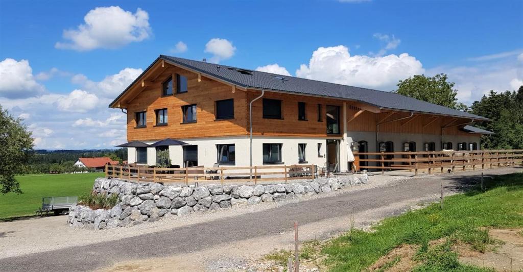 Linda‘s Ferien-Pferdehof 84 Allgäustraße Gestüt Paraiso, 88138 Adelberg