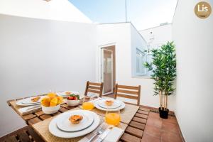 Lis Apartments