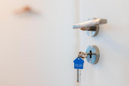 Lisbon Airport Charming Rooms by LovelyStay