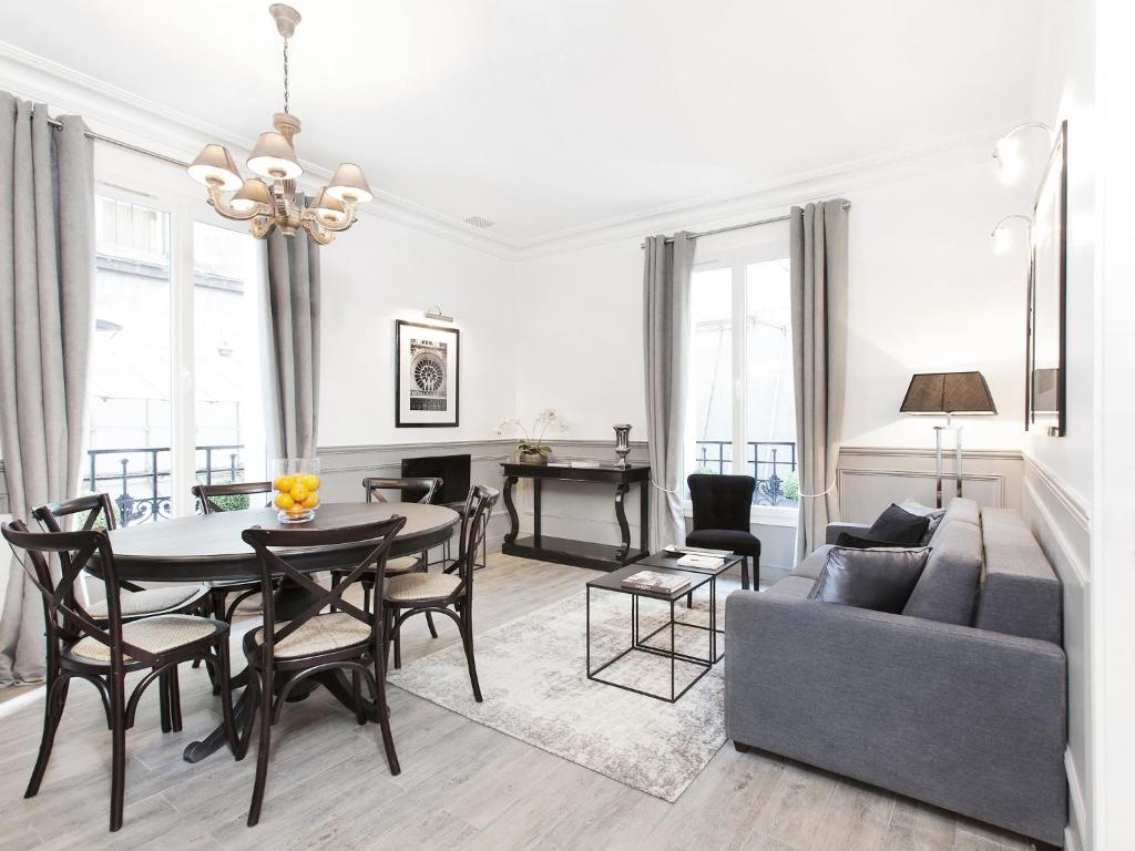 Appartements LivinParis - Luxury 2 Bedrooms Grands-Boulevards I 265 Rue Saint Denis 75002 Paris