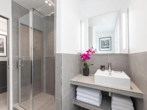 Appartements LivinParis - Luxury 2 Bedrooms Opera I 29 Rue des Petites Écuries 75010 Paris Île-de-France