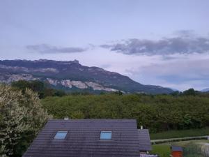 Logement indépendant dans une maison entre Chambéry et Aix les Bains avec parking
