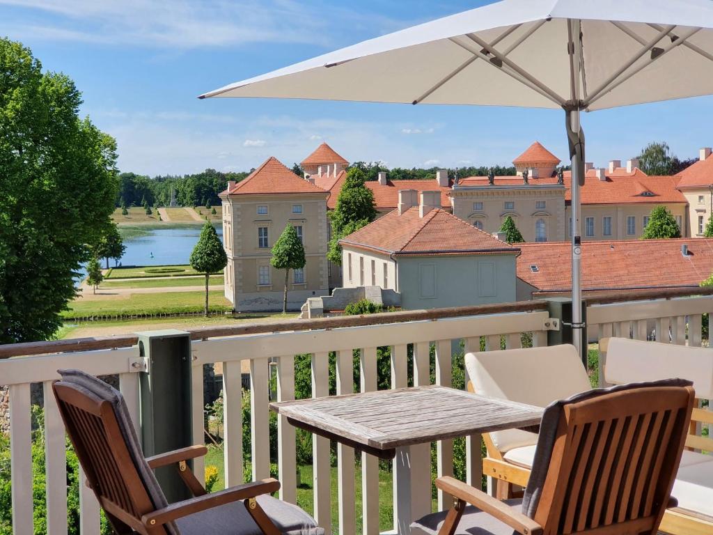 Appartements LoggiaHaus am Schloss, 5 Ferienwohnungen teils mit Schloss- und Seeblick - Jun-Aug Aufenthalt mind 7 ÜN Mühlenstrasse 19 16831 Rheinsberg