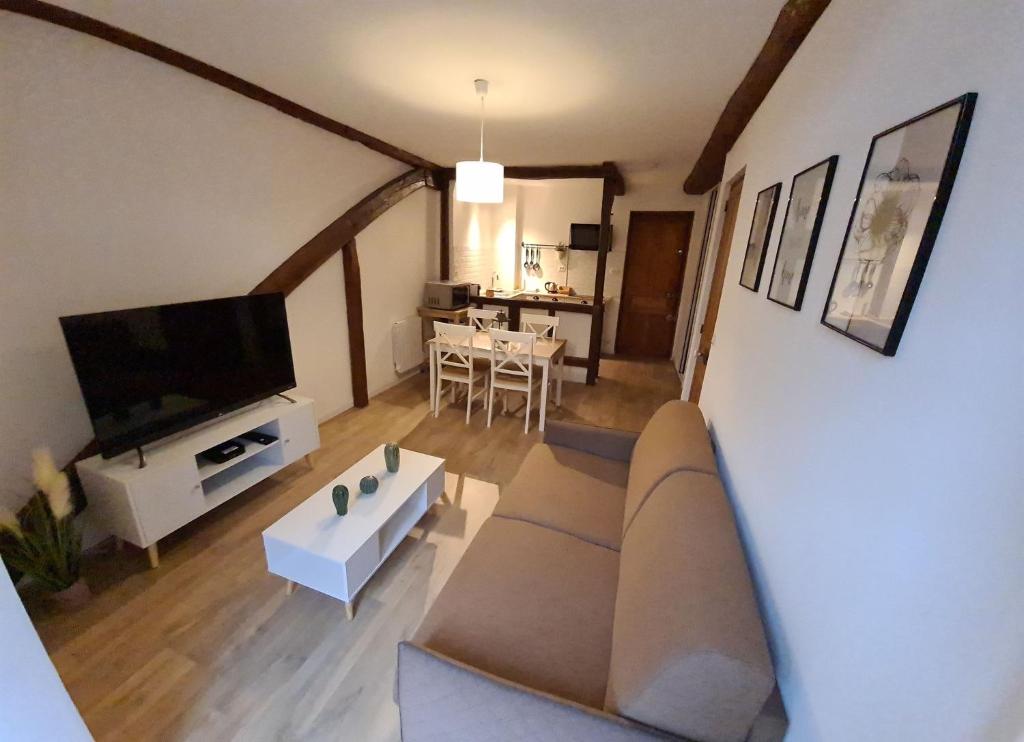 Lovely Shinny Flats with Balcony - Clerigos 4050-613 Porto