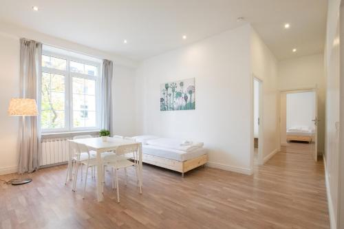 Lovely Sunny Apartments - 20min Messe DUS and Old Town