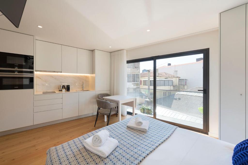 Appartements LovelyStay - Heart of D. Pedro Apartments IV 63 Rua de Camões 4º Tras 4000-059 Porto