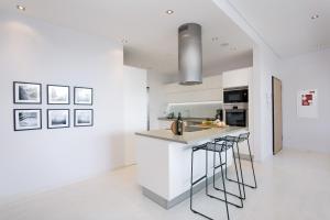 Luxury Ocean Apartment, Porto de Mos, Lagos