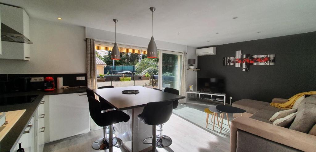 MAGNIFIQUES , T2 ou Studio, dans village de montagne Face aux Thermes 09140 Aulus-les-Bains