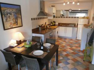 Appartements Maison de la Place 6 Avenue Charles Trenet 34360 Saint-Chinian Languedoc-Roussillon