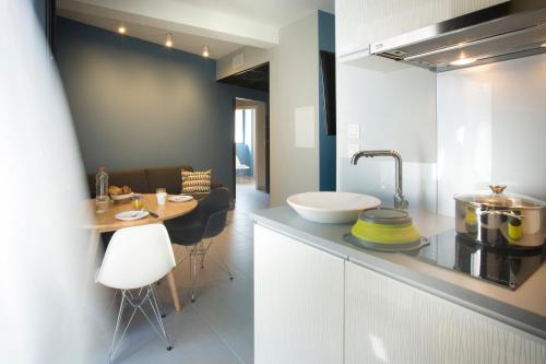 Maison Les Fleurines By Logis