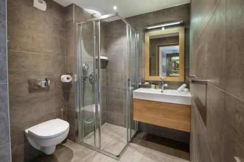 Mammoth Lodge by Alpine Residences