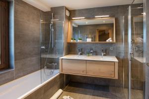 Mammoth Lodge by Alpine Residences