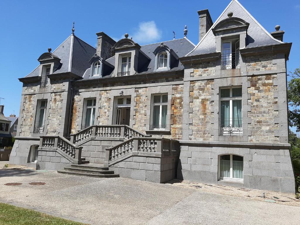 Manoir Le Castel & Villa Beaumaris 53 Avenue des Portes Cartier, 35400 Saint-Malo