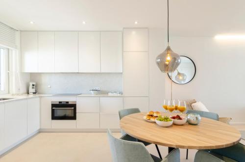 Mar a Vista - Condominium with Pool, Gym and Sea Views