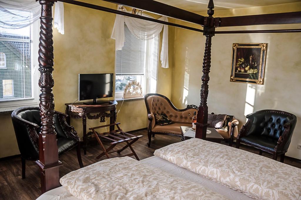 Appartements Märchenpension Rotkäppchen und der Wolf Mittelsaidaer Strasse 2 09575 Großwaltersdorf