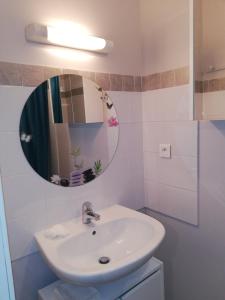 Appartements Meublés de tourisme LE TRIANON et LE PETIT TRIANON 5 Rue Defaye 87200 Saint-Junien Limousin