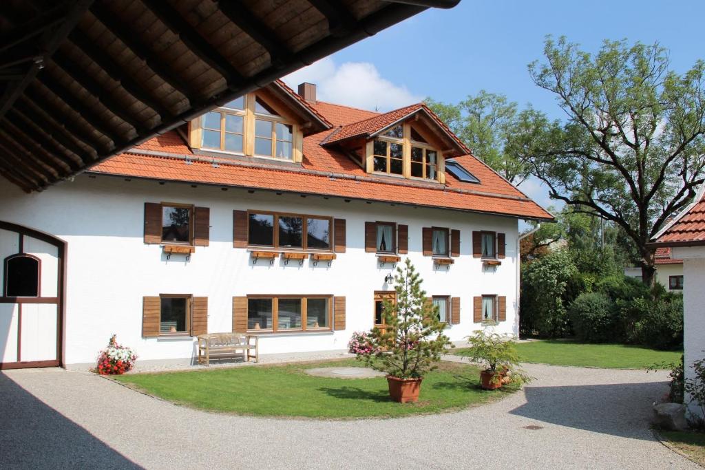 Michlhof Am Hühnerbach 2, 86869  Oberostendorf