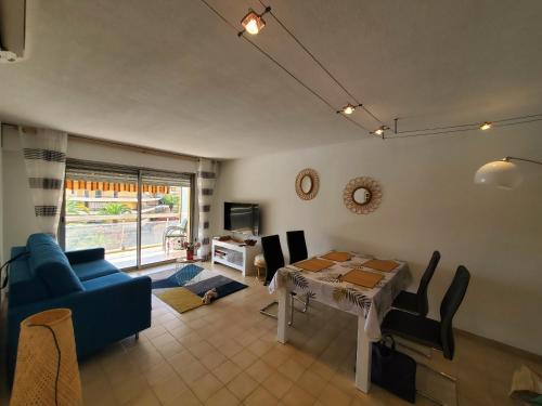 MIOUGRANO 2 Pieces Climatise 47m2 Piscine, Parking