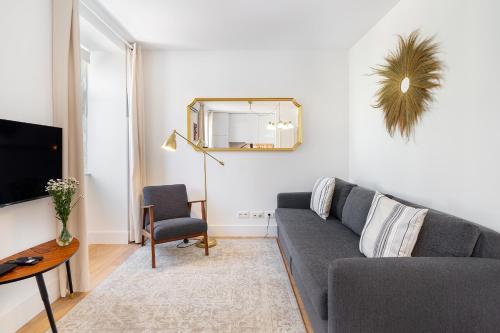 Modern Lisbon Apartments by SoulPlaces