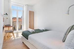 Modern Lisbon Apartments by SoulPlaces
