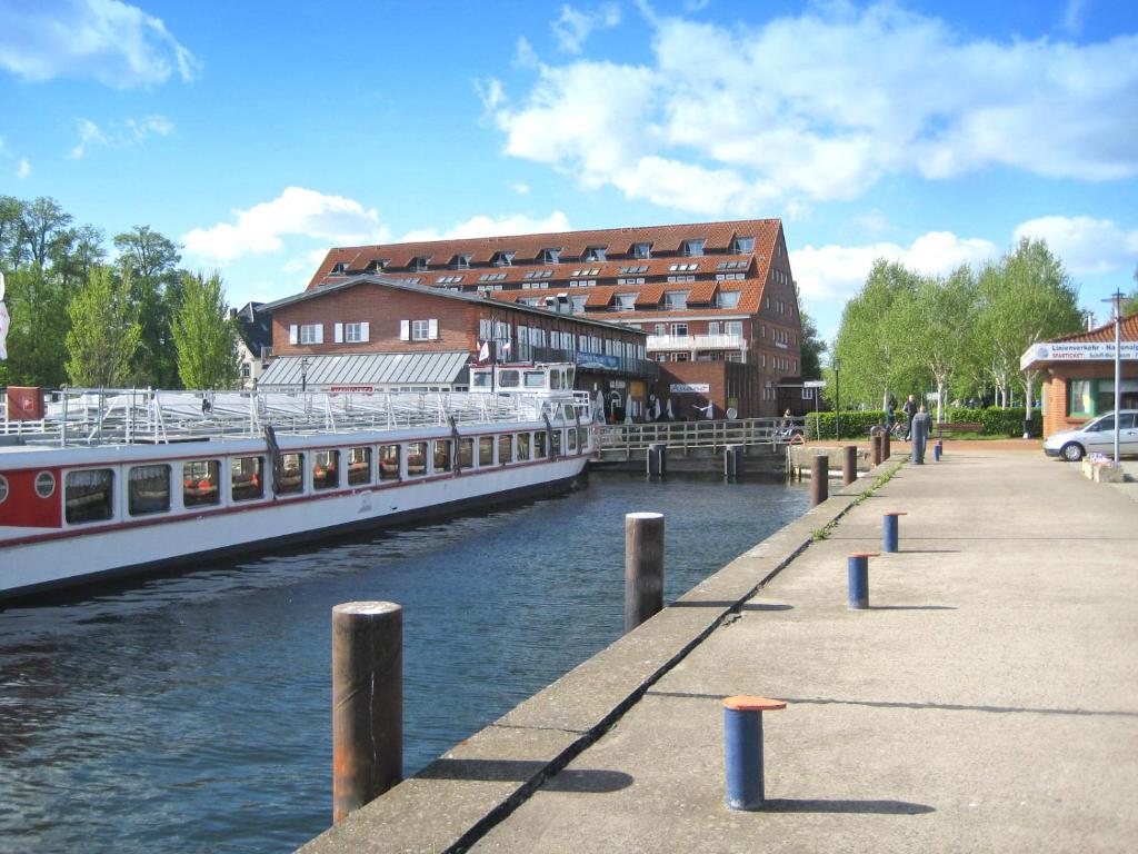 Appartements Modernes Appartement am See Kietzstraße 19 17192 Waren