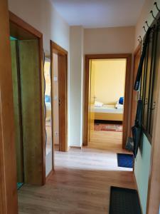 Monteur- und Ferienwohnung im Obergeschoss und Dachgeschoss - Familie Weber