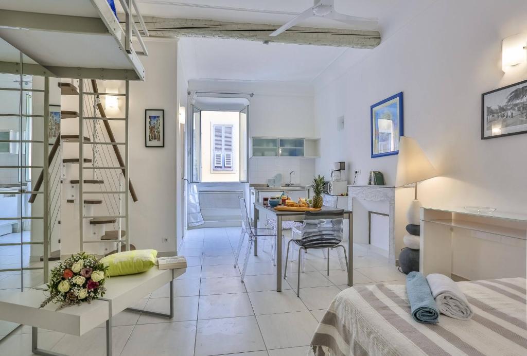 Appartements MY CASA MARI - NICE OLD TOWN APARTMENTS 11 Rue Alexandre Mari 06300 Nice