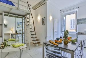 Appartements MY CASA MARI - NICE OLD TOWN APARTMENTS 11 Rue Alexandre Mari 06300 Nice Provence-Alpes-Côte d\'Azur