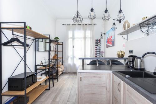 Nice Centre Flat - Modern, Quiet and Brand New