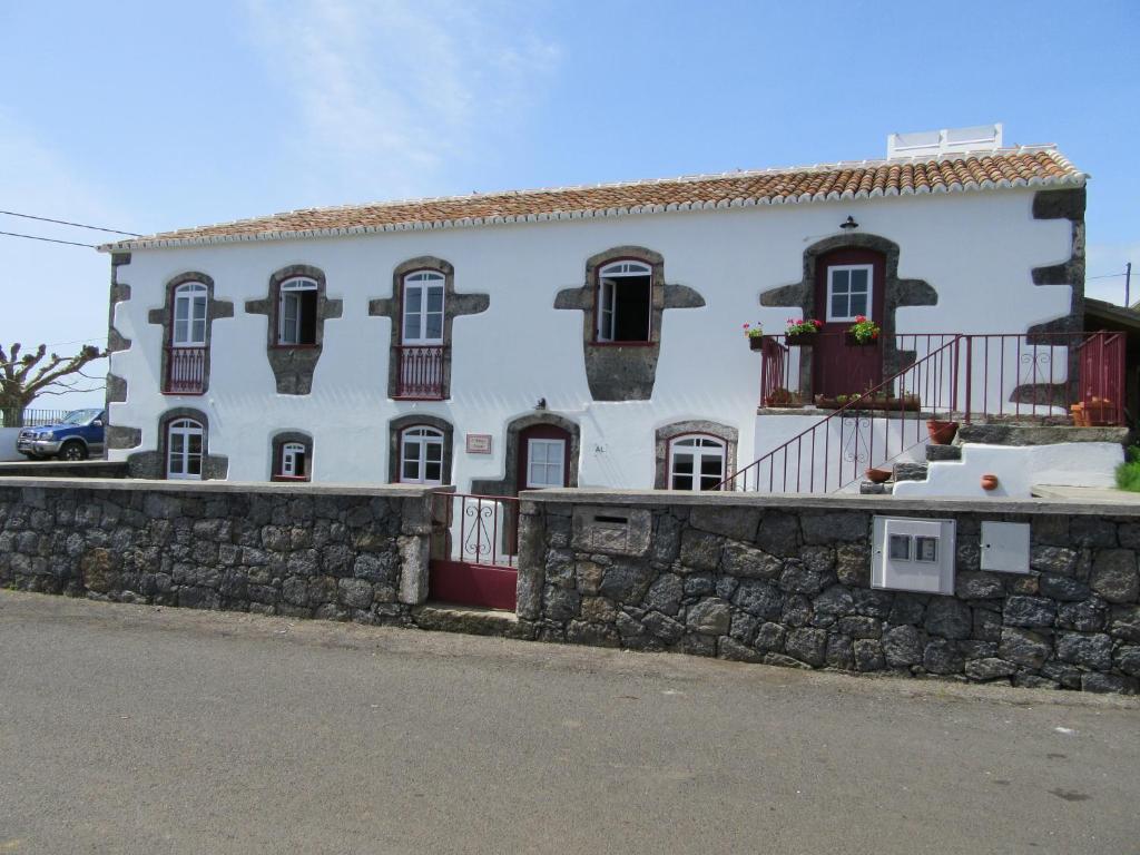 O Antigo Lagar Rua Monsenhor José Machado Lourenço, 2, 9700-321 Cinco Ribeiras