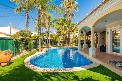 Oásis Tropical, Jardim e Piscina!