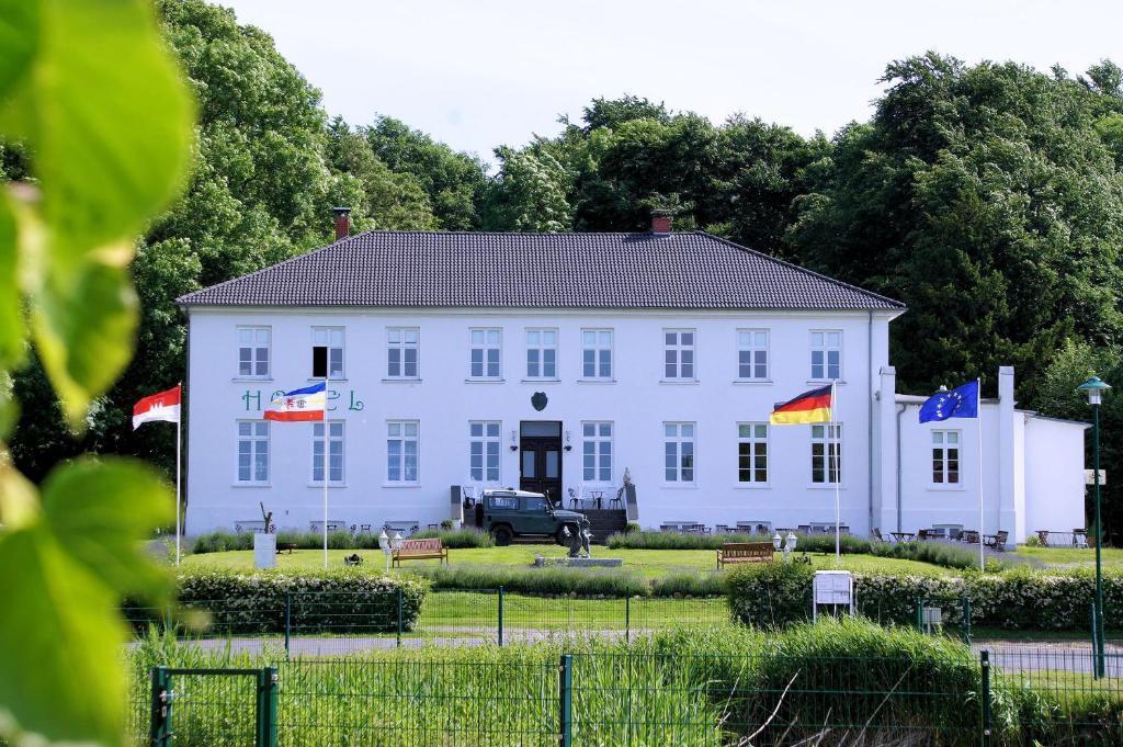 Appartements Ostsee-Gutshaus Am Salzhaff Pepelow nähe Rerik- am Meer residieren! Hauptstrasse 1 18233 Klein Strömkendorf