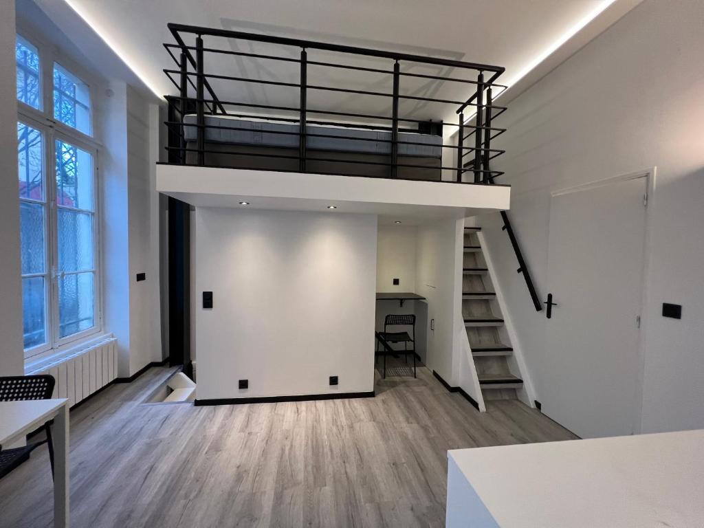 Pere Lachaise Apartment 16 cite joly, 75011 Paris