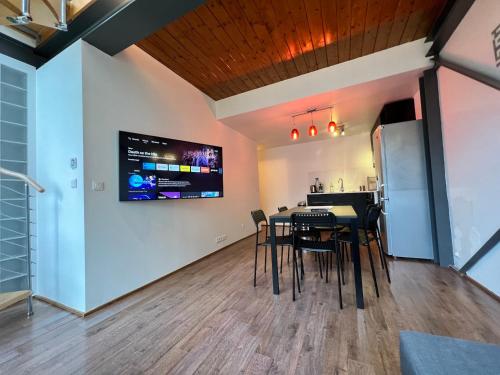 Pere Lachaise Apartment