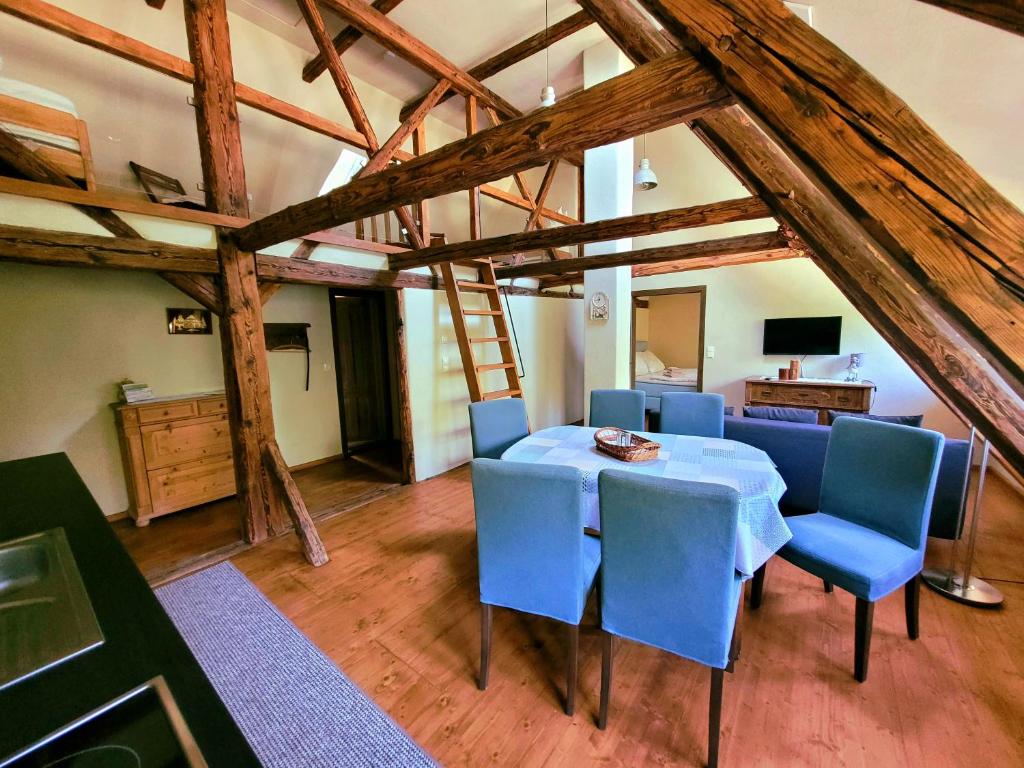 Pferdehof am Burgsberg, Ferienwohnungen Wiesenweg 8, 02782 Seifhennersdorf