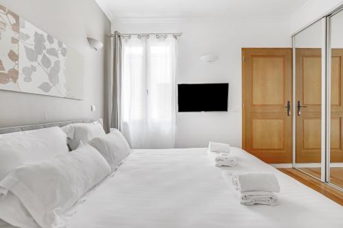 Pick A Flat's Apartments in Batignolles - Rue Biot