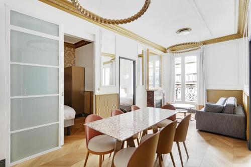 Pick A Flat's Apartments in Champs Elysées - Rue du Colisée