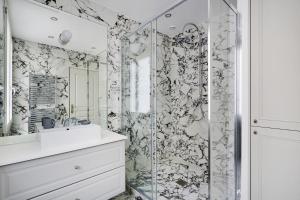 Pick A Flat's Apartments in Opera Saint Lazarre - Rue de l'Isly