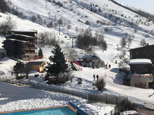 Pied des pistes, 4/5 pers, balcon, vue imprenable