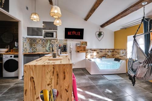 Place Carnot - studio tout équipé avec jacuzzi proche toutes commodités