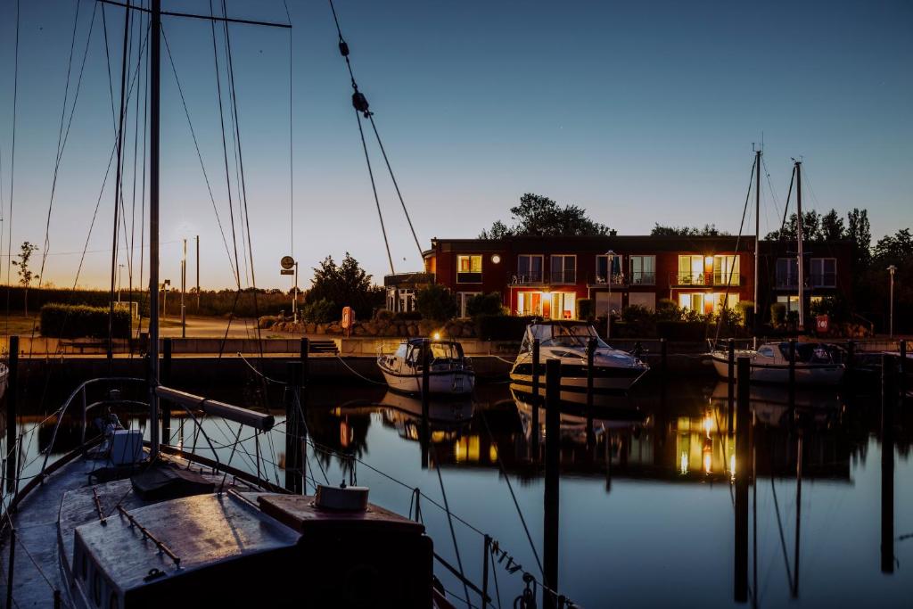 Appartements PORT PUDDEMIN Wohnungen an der Marina Am Hafen 1, 18575 Poseritz 18575 Puddemin