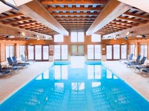 Premium 4 bed Ski-in & Out Apartment Arc 1950
