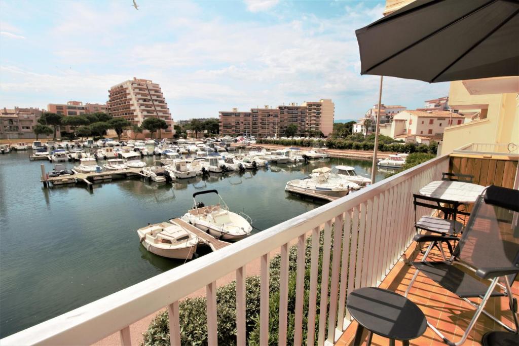 Appartements QUAI12- Appartement T2 vue Marina de la cote vermeille 98 66140 Canet-en-Roussillon