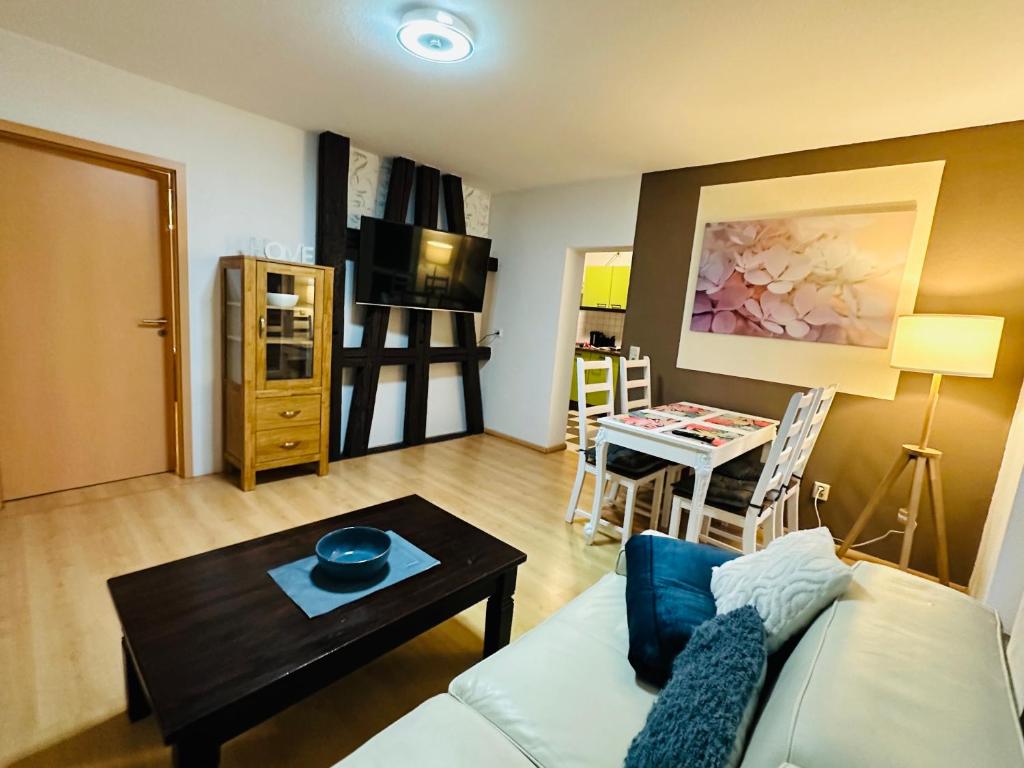 Appartements Quartier48 - 2 Stadtapartments oder das ganze Haus bis 9 Personen 48 Gothaer Straße 98527 Suhl