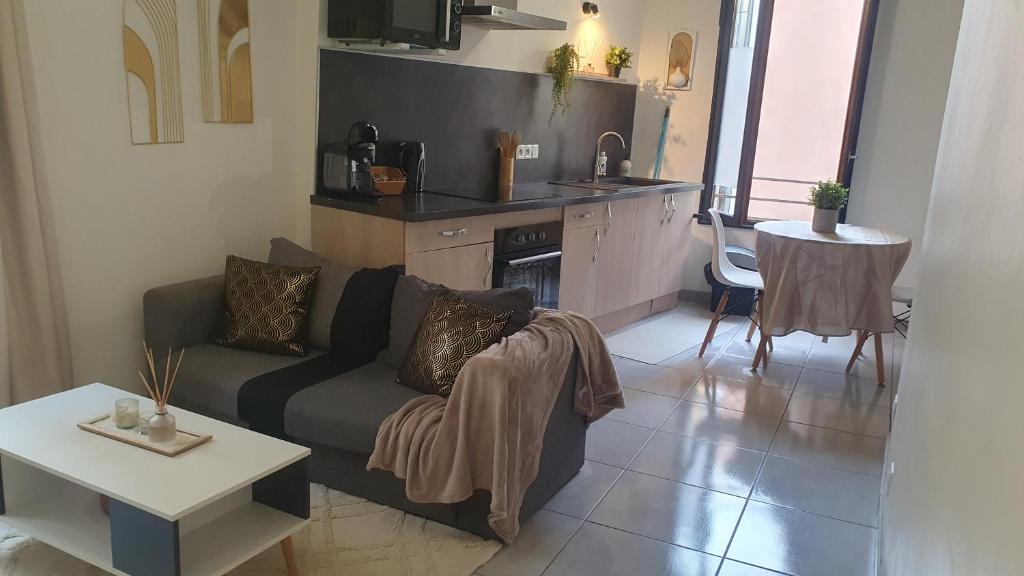 Renovated, 37m², 2 min walk Tram, 5 min La Défense 92250 La Garenne-Colombes