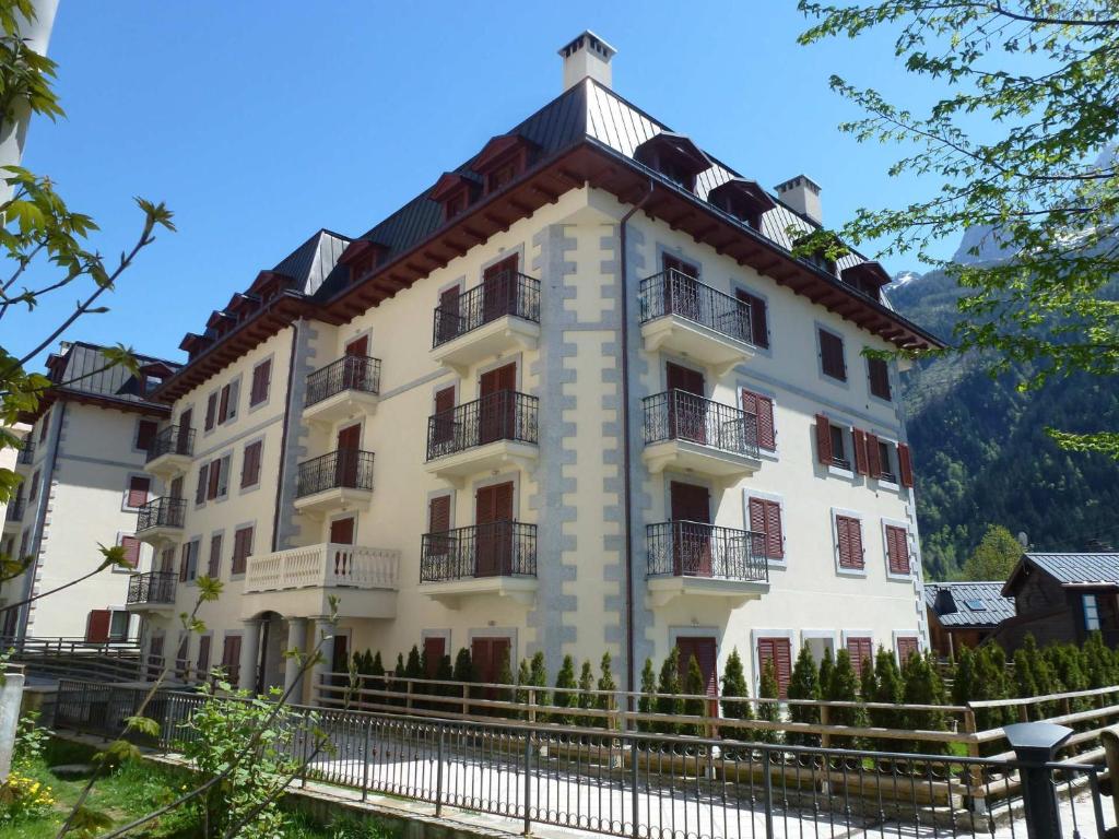 Appartements Résidence Alpes 4 221 Rue du Docteur Paccard 74400 Chamonix-Mont-Blanc
