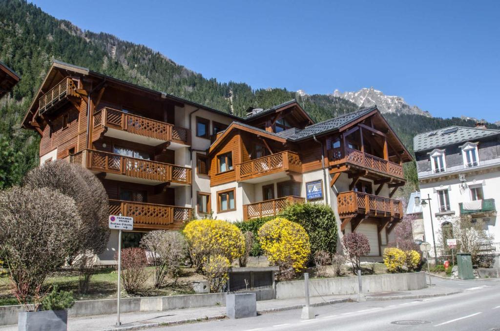 Appartements Résidence Chalets du Savoy 545 Rue Joseph Vallot 74400 Chamonix-Mont-Blanc