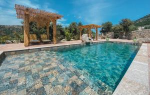 Résidence de Luxe 4 étoiles à Pietralba, 4 logements piscine chauffée BALAGNE