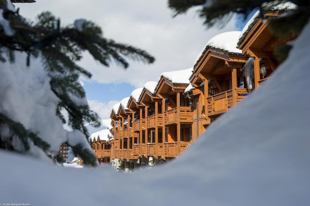 Appartements Residence Les Chalets du Forum - maeva Home 1, rue de Plantret 73120 Courchevel