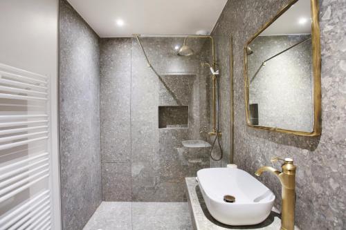 Residence New and Luxurious apartment in the center of Paris Hauteville